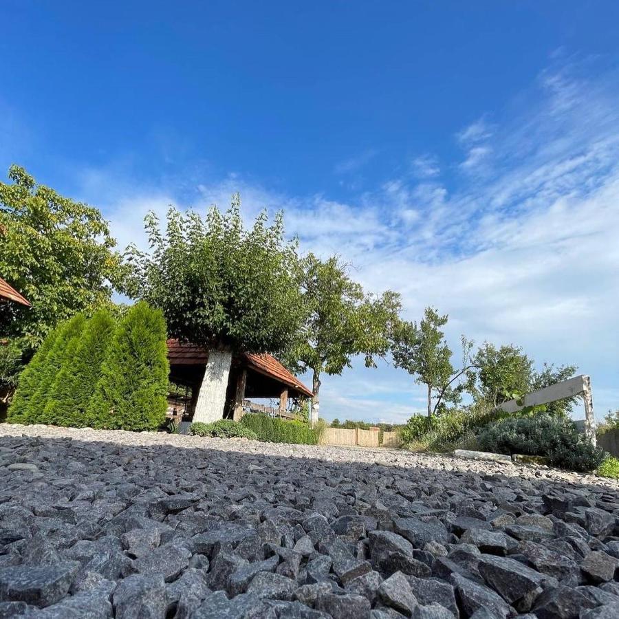 Villa Lukash Yanoshi ภายนอก รูปภาพ