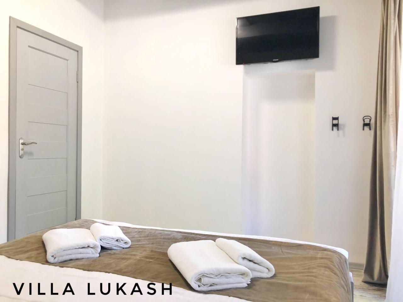 Villa Lukash Yanoshi ภายนอก รูปภาพ